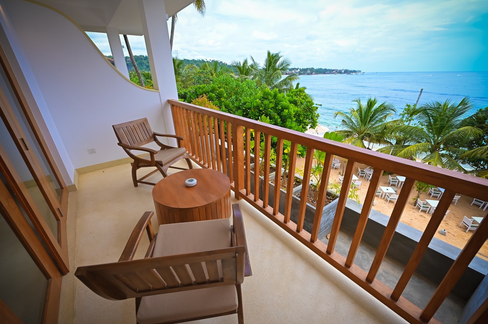 Upper balcony overlooking the beach