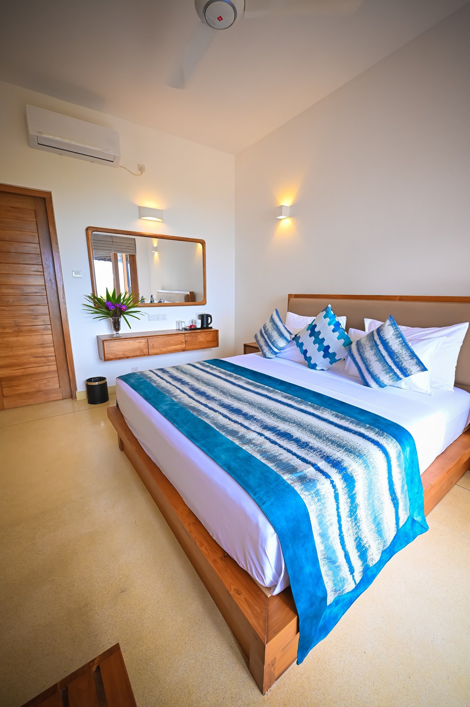 Room detail and furnishings